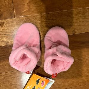 Adorable Pink Fleece Baby Booties with Bow Detail - Brand New!